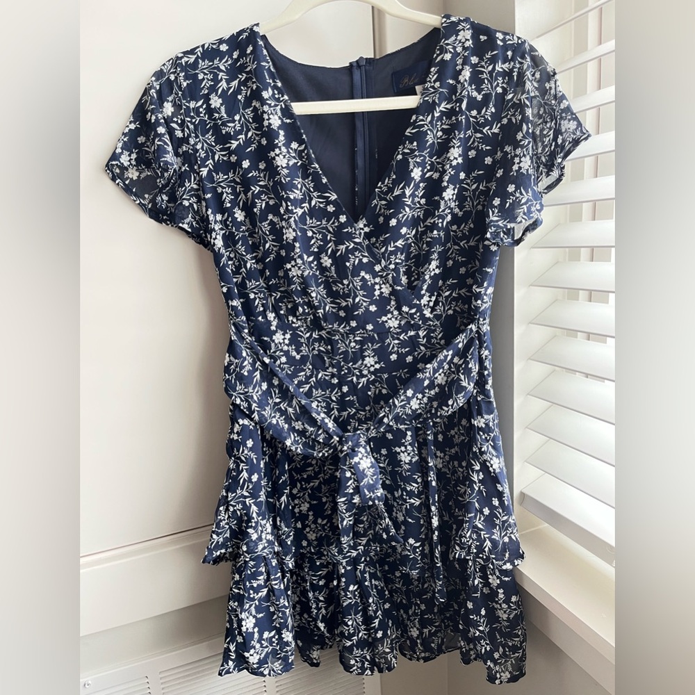 Francesca’s Blue Rain Blue Floral Romper Size Small